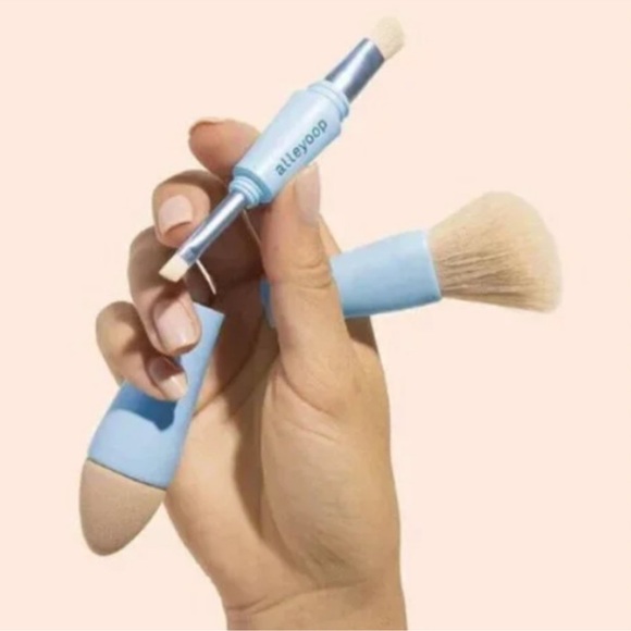 ALLEYOOP Multi-Tasker 4-in-1 makeup brush $28 NIB - Picture 3 of 6